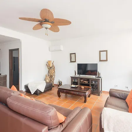 Montana Negra I Apartment *